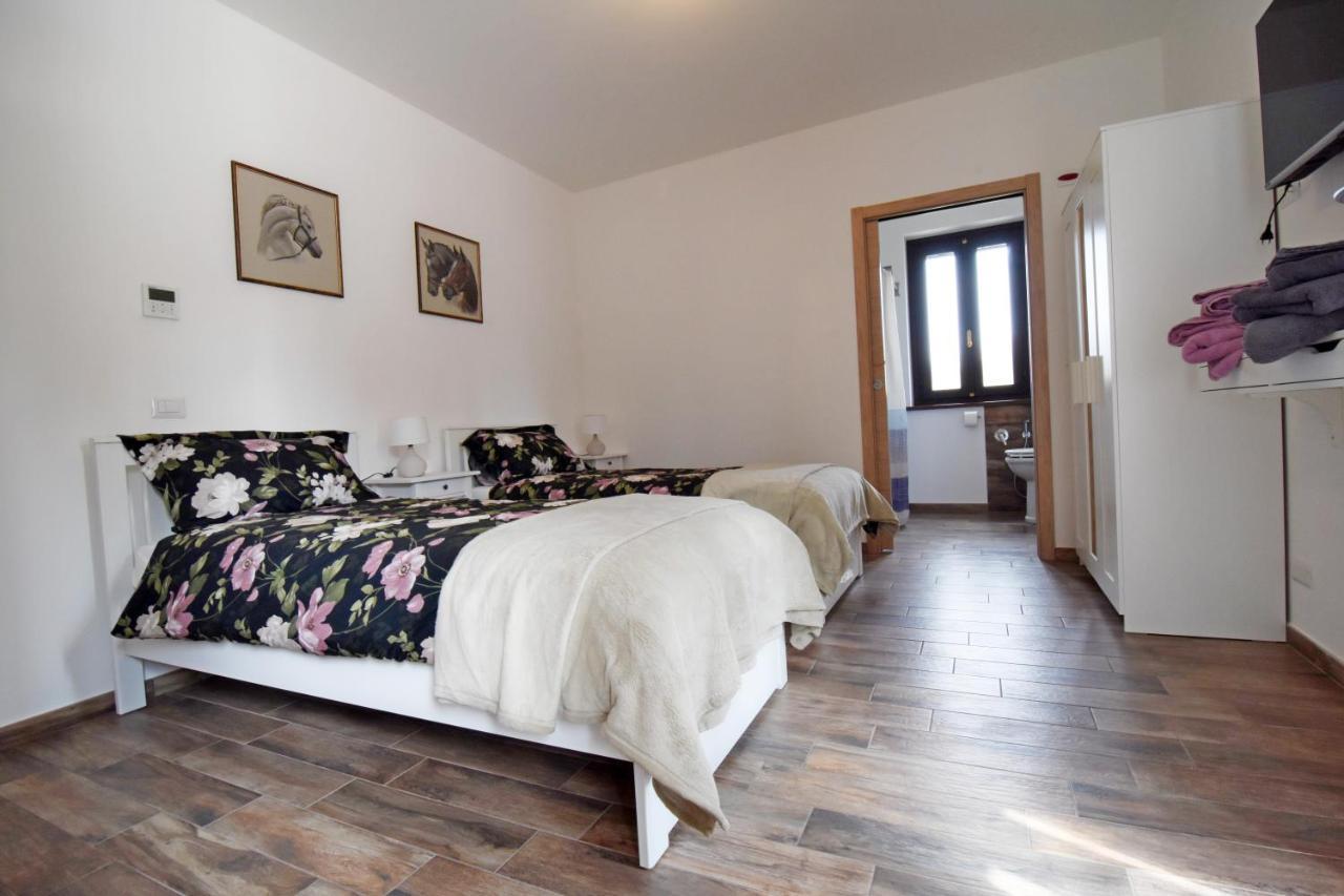 Favetto Family Ranch Bed & Breakfast Rueglio ภายนอก รูปภาพ