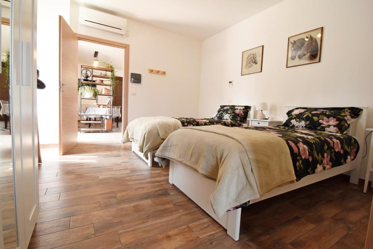 Favetto Family Ranch Bed & Breakfast Rueglio ภายนอก รูปภาพ